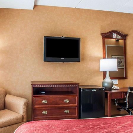 Quality Inn Near Walden Galleria Mall Cheektowaga Eksteriør billede