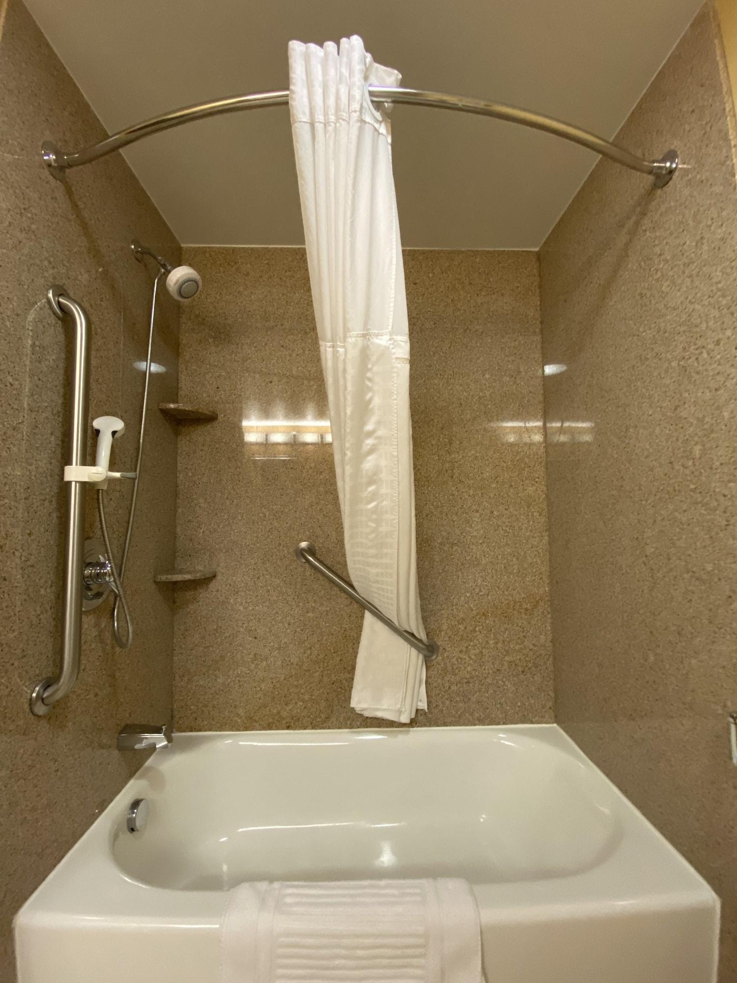 Quality Inn Near Walden Galleria Mall Cheektowaga Eksteriør billede