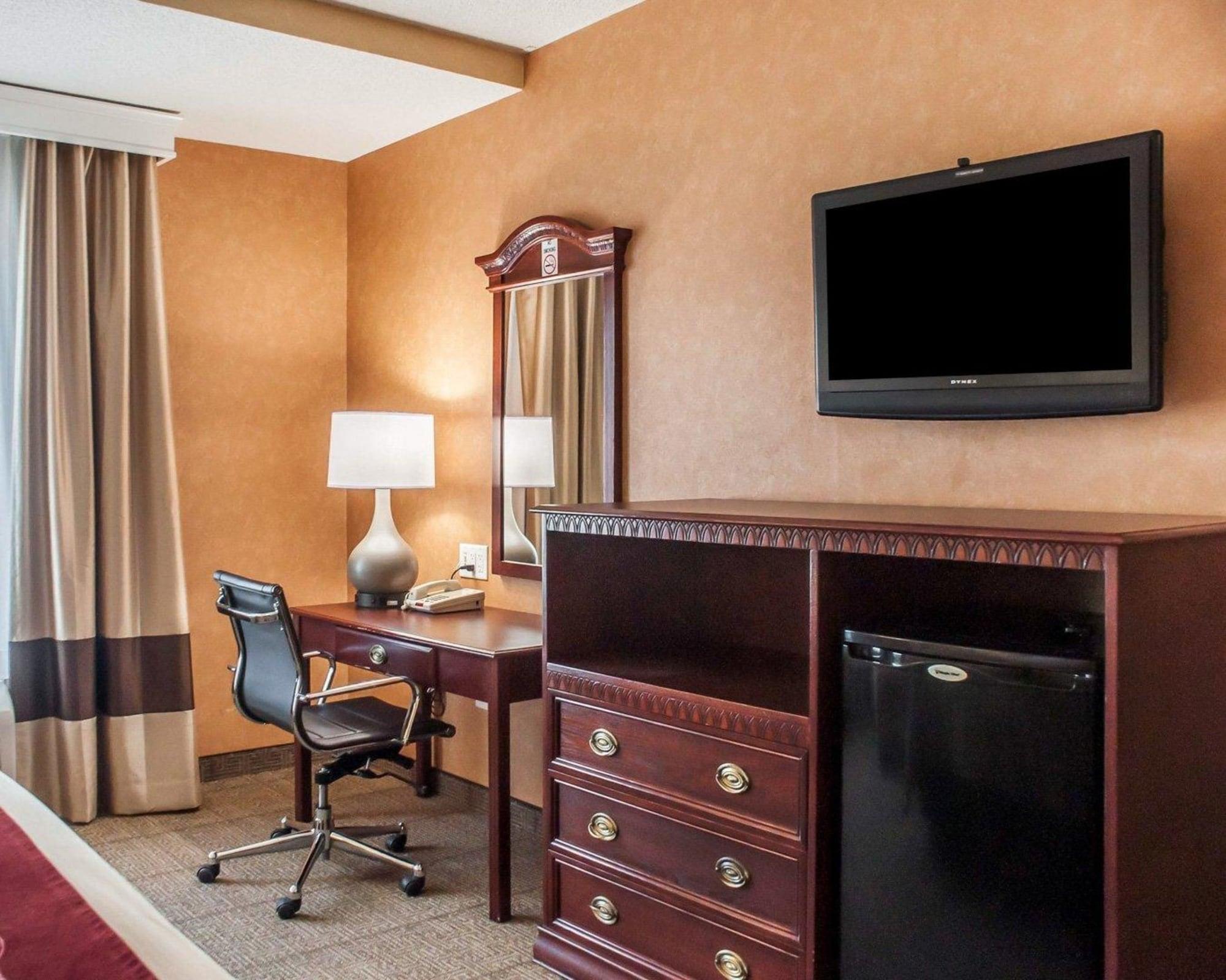 Quality Inn Near Walden Galleria Mall Cheektowaga Eksteriør billede