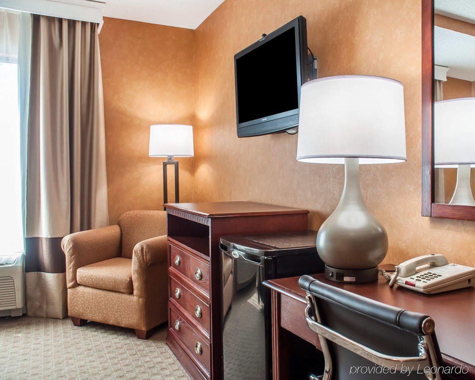 Quality Inn Near Walden Galleria Mall Cheektowaga Eksteriør billede