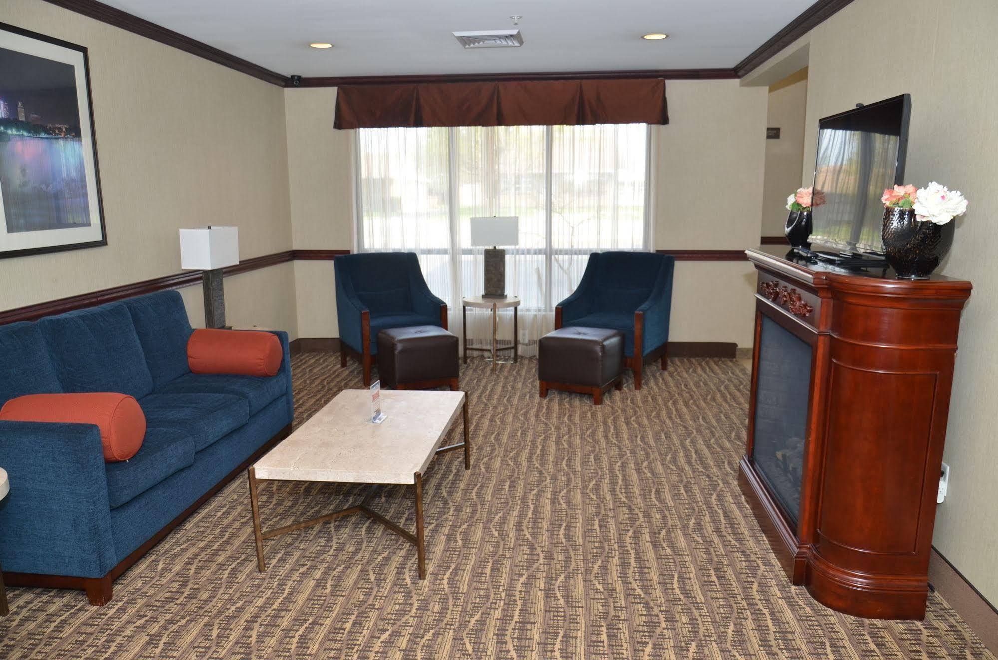 Quality Inn Near Walden Galleria Mall Cheektowaga Eksteriør billede