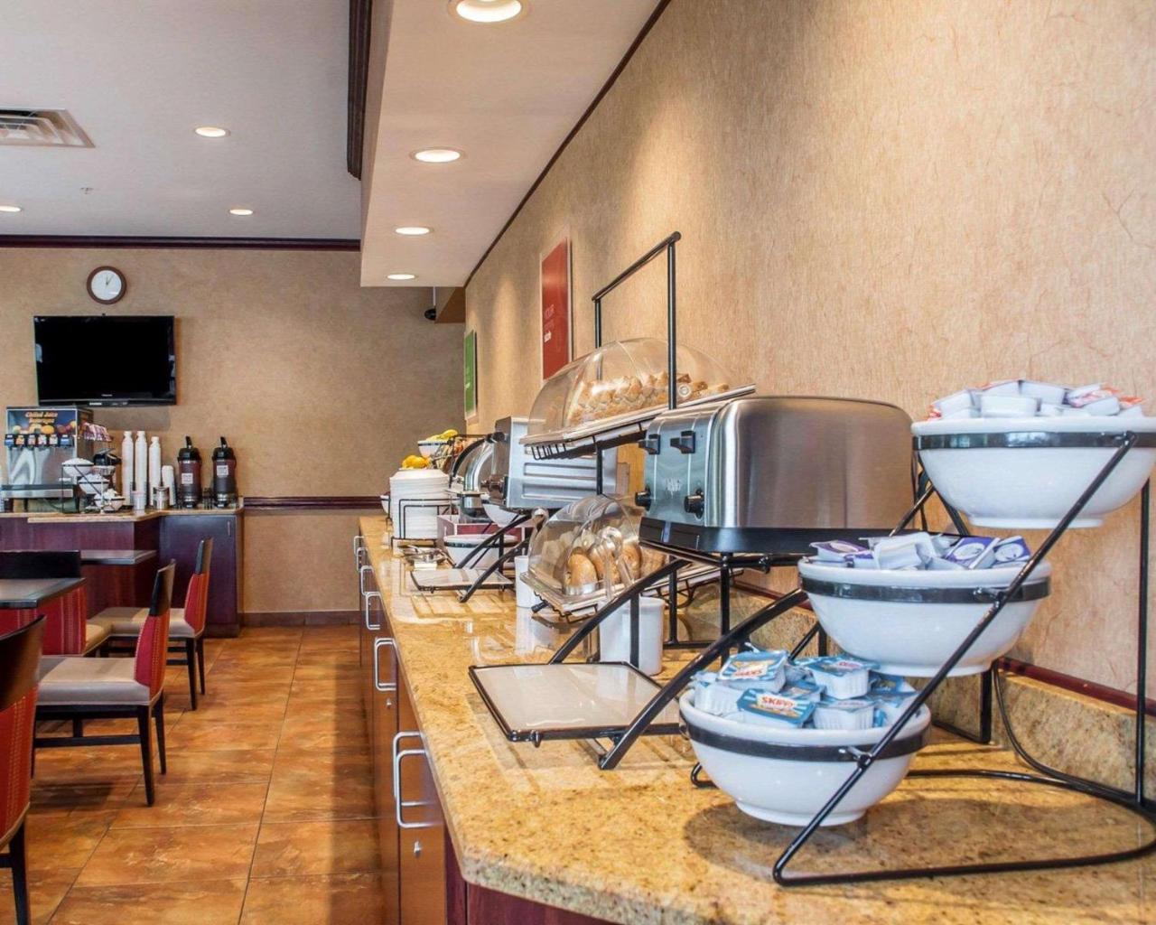 Quality Inn Near Walden Galleria Mall Cheektowaga Eksteriør billede