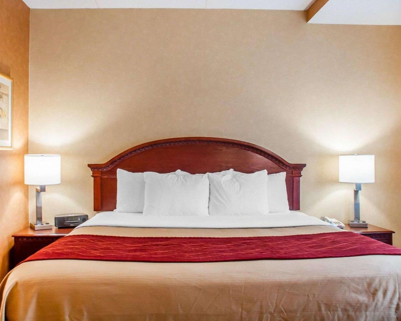 Quality Inn Near Walden Galleria Mall Cheektowaga Eksteriør billede